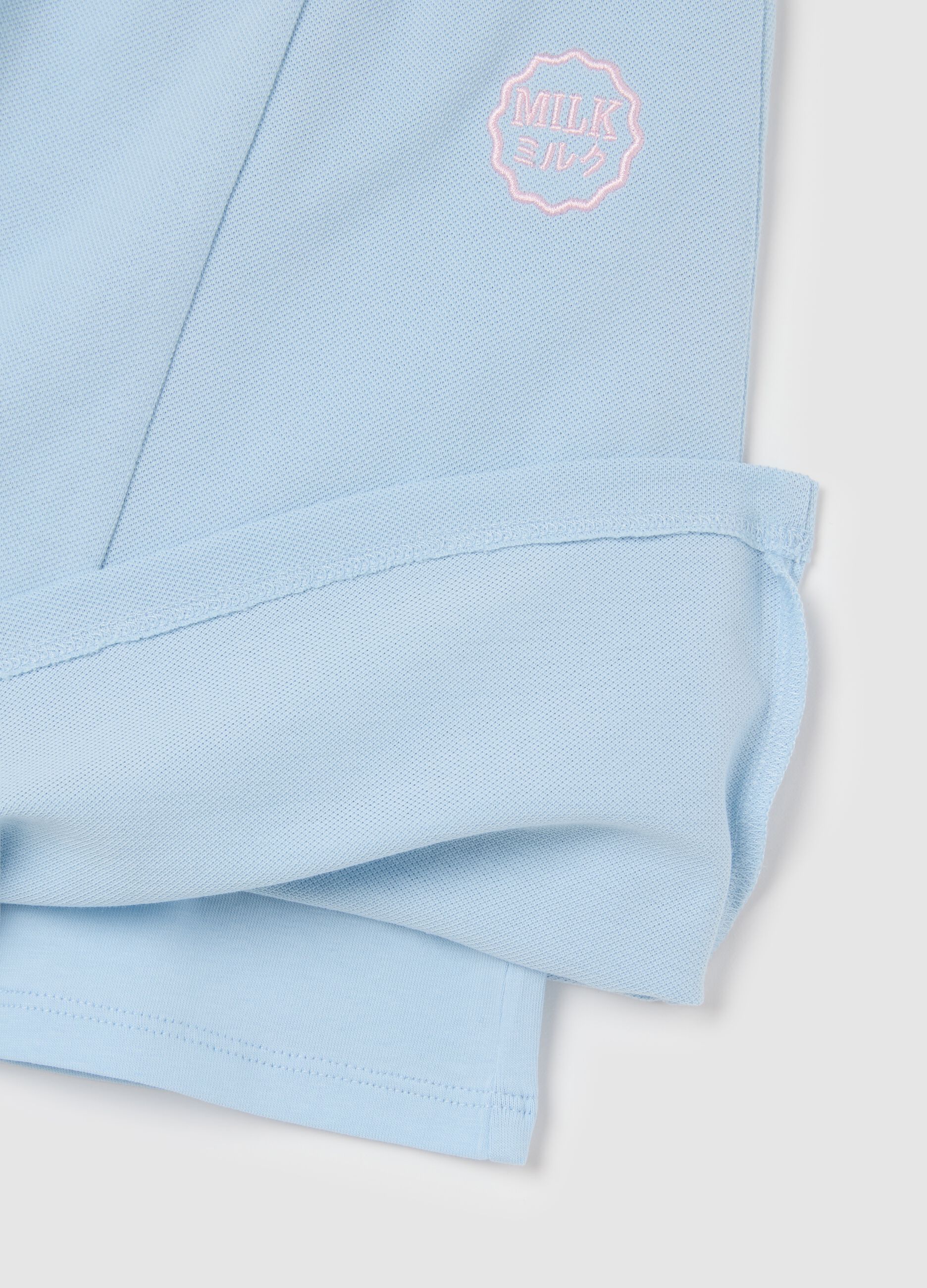 Gonna corta da donna in puro cotone azzurra regular fit con pieghe
