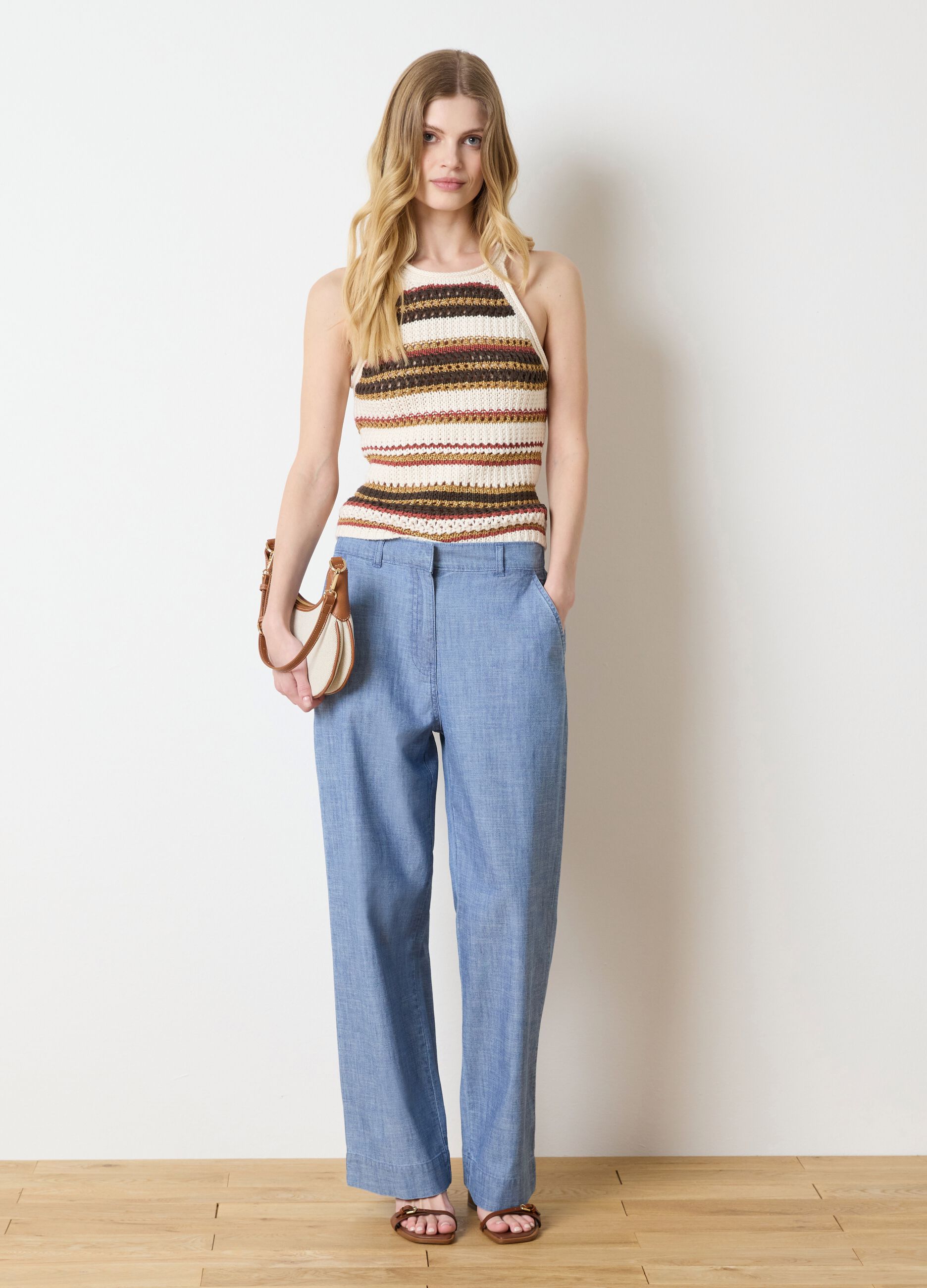 Wide-leg relaxed-fit jeans