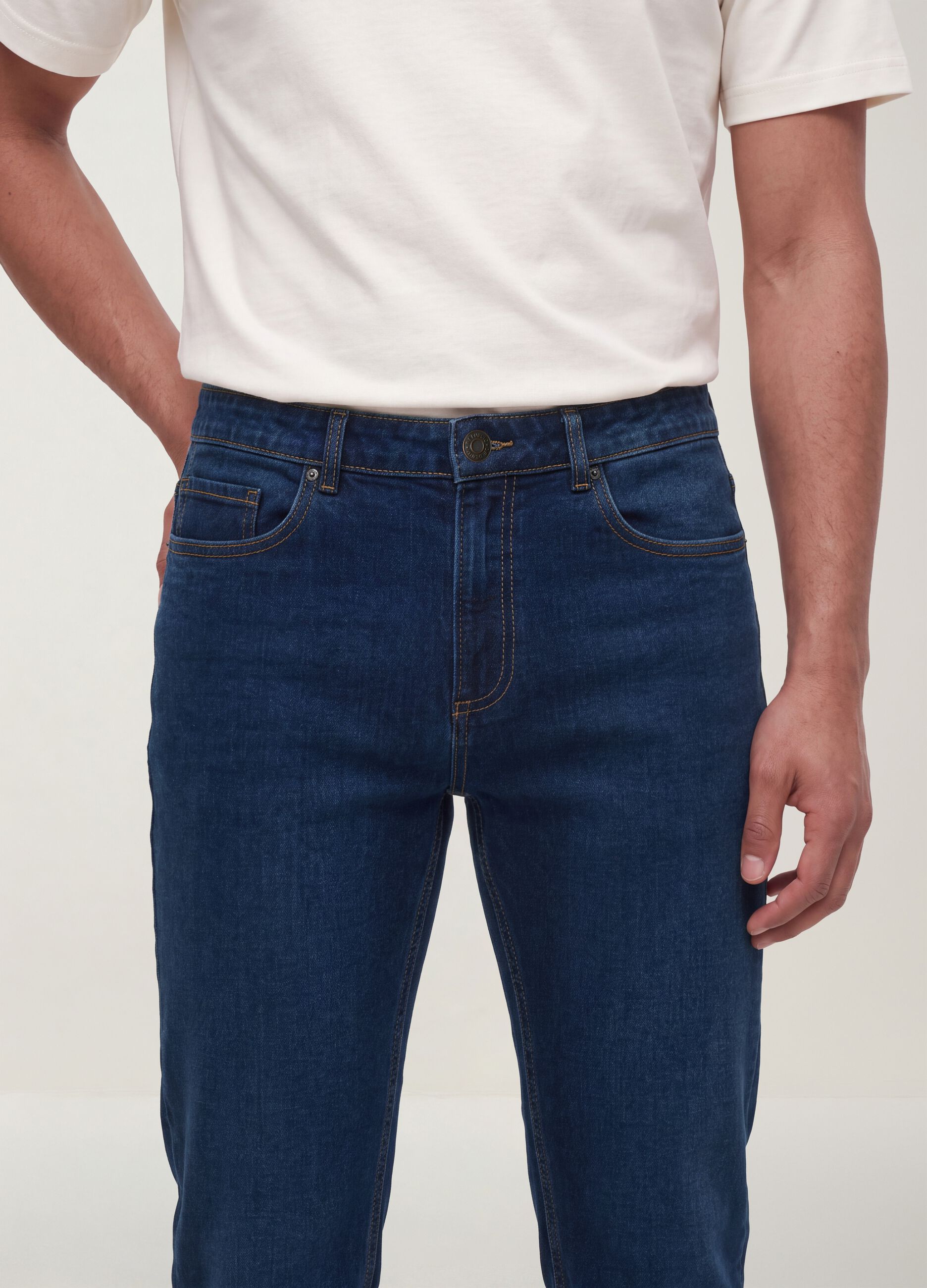 Dark blue slim-fit jeans in a cotton-viscose blend
