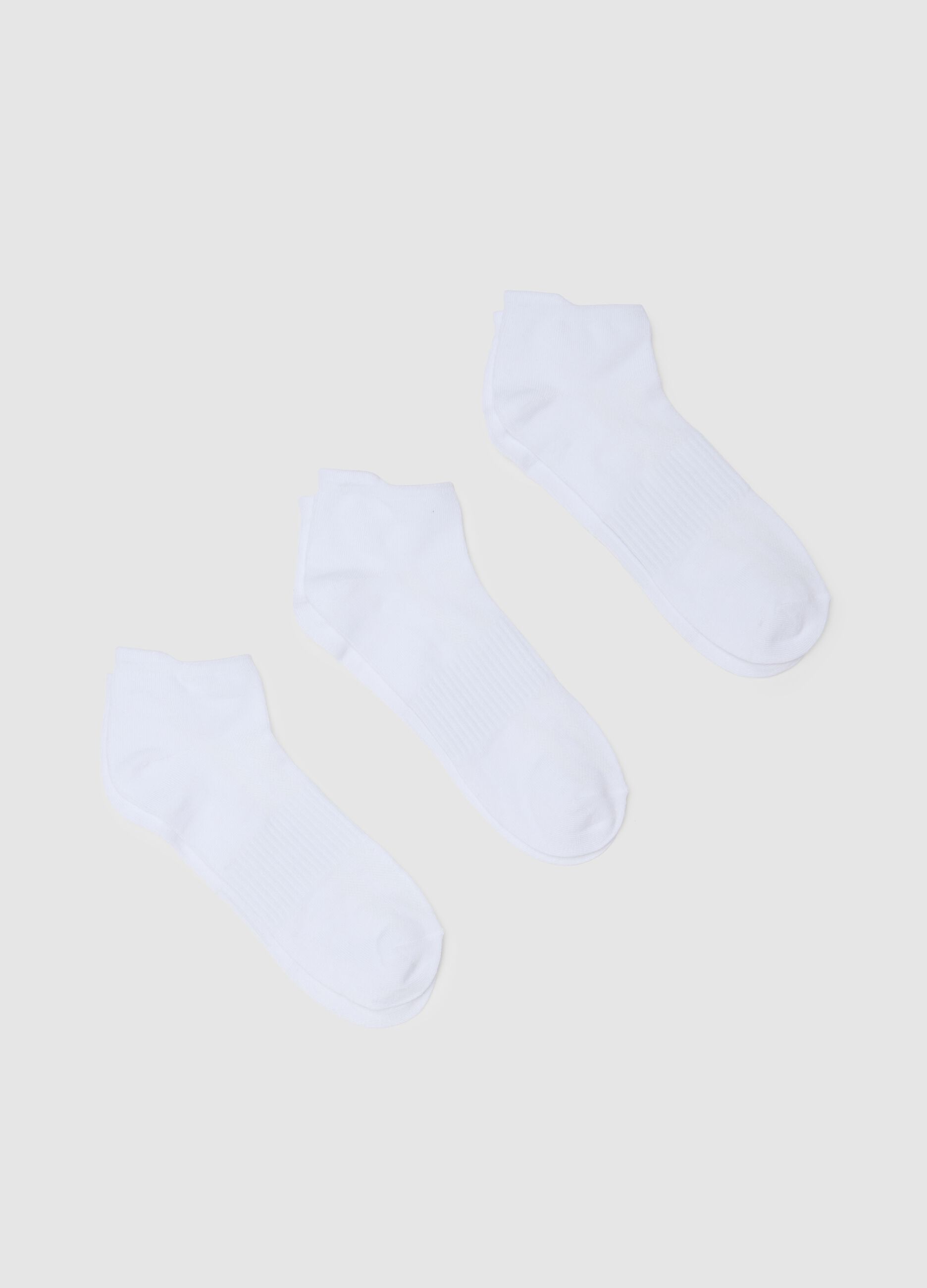 Set of three-pack white socks in stretchy blend