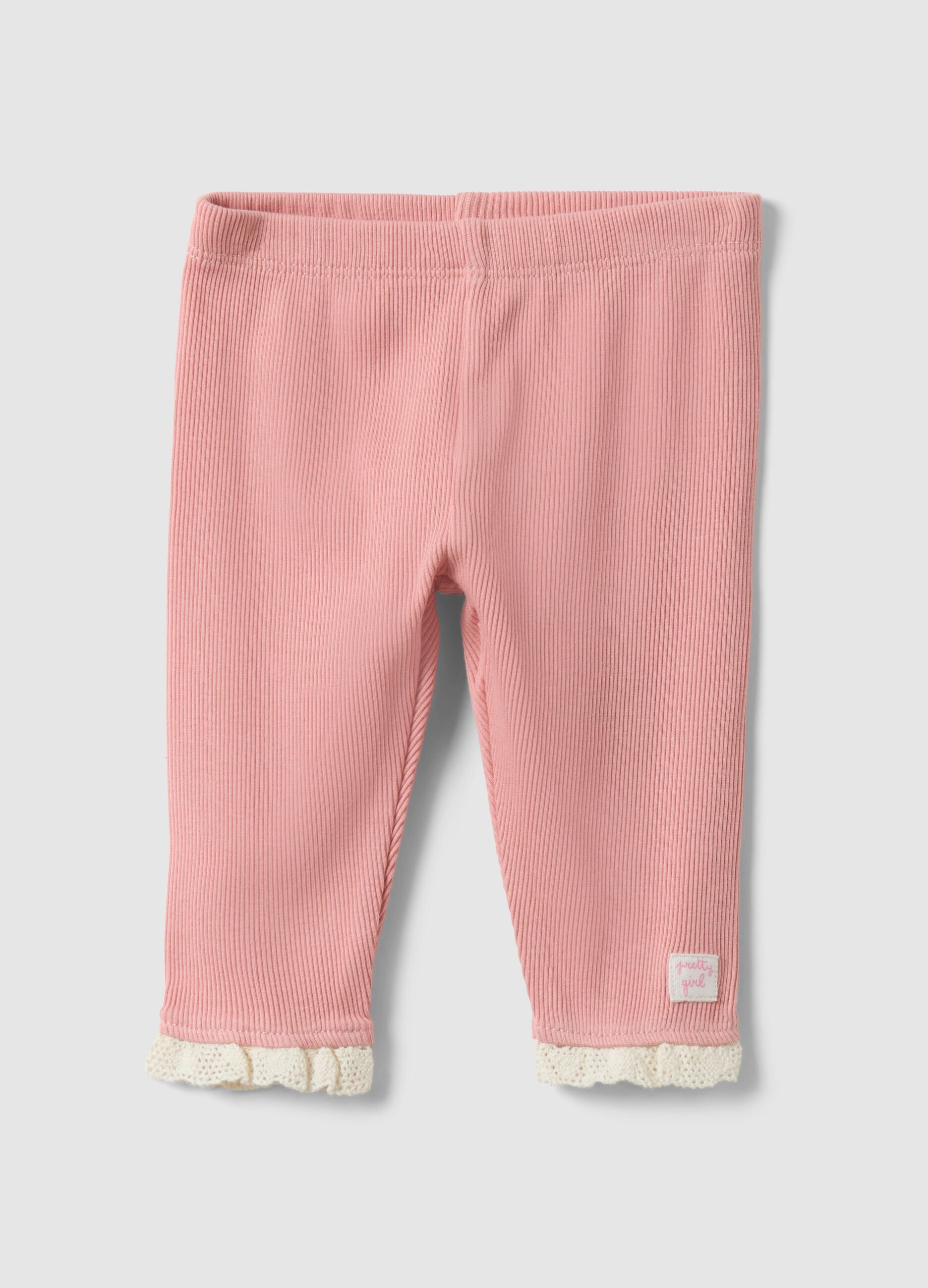 Leggings rosa in puro cotone a coste e dettagli in crochet da neonata