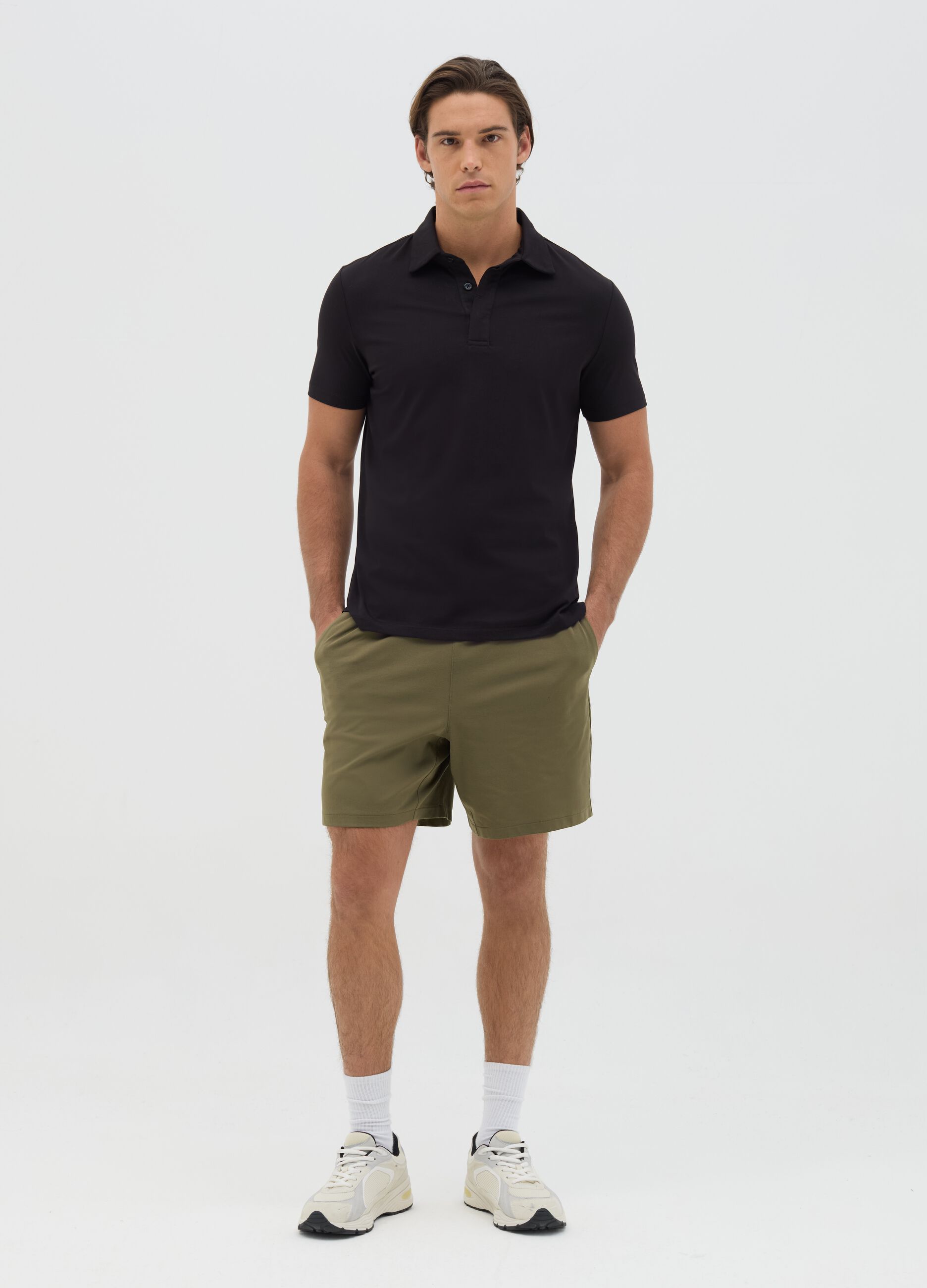 Green Bermuda joggers in stretch fabric