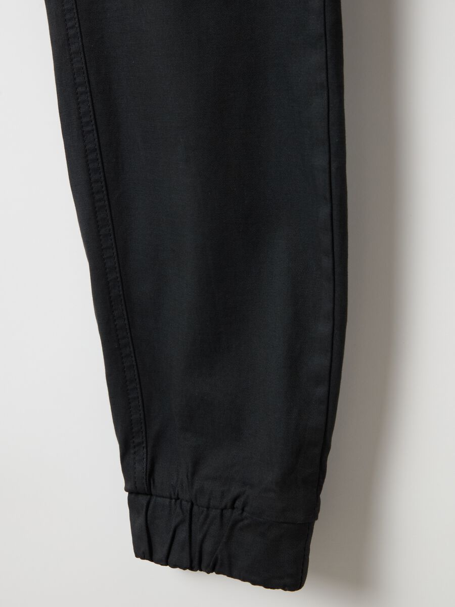 Pantalone cargo cuff-hem in cotone stretch_5