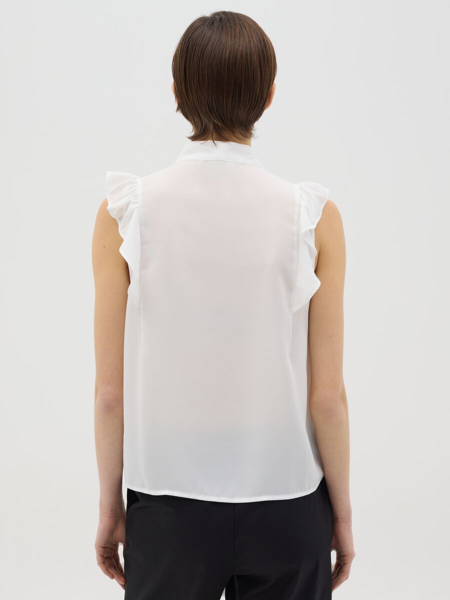 White sleeveless blouse with flounce_2