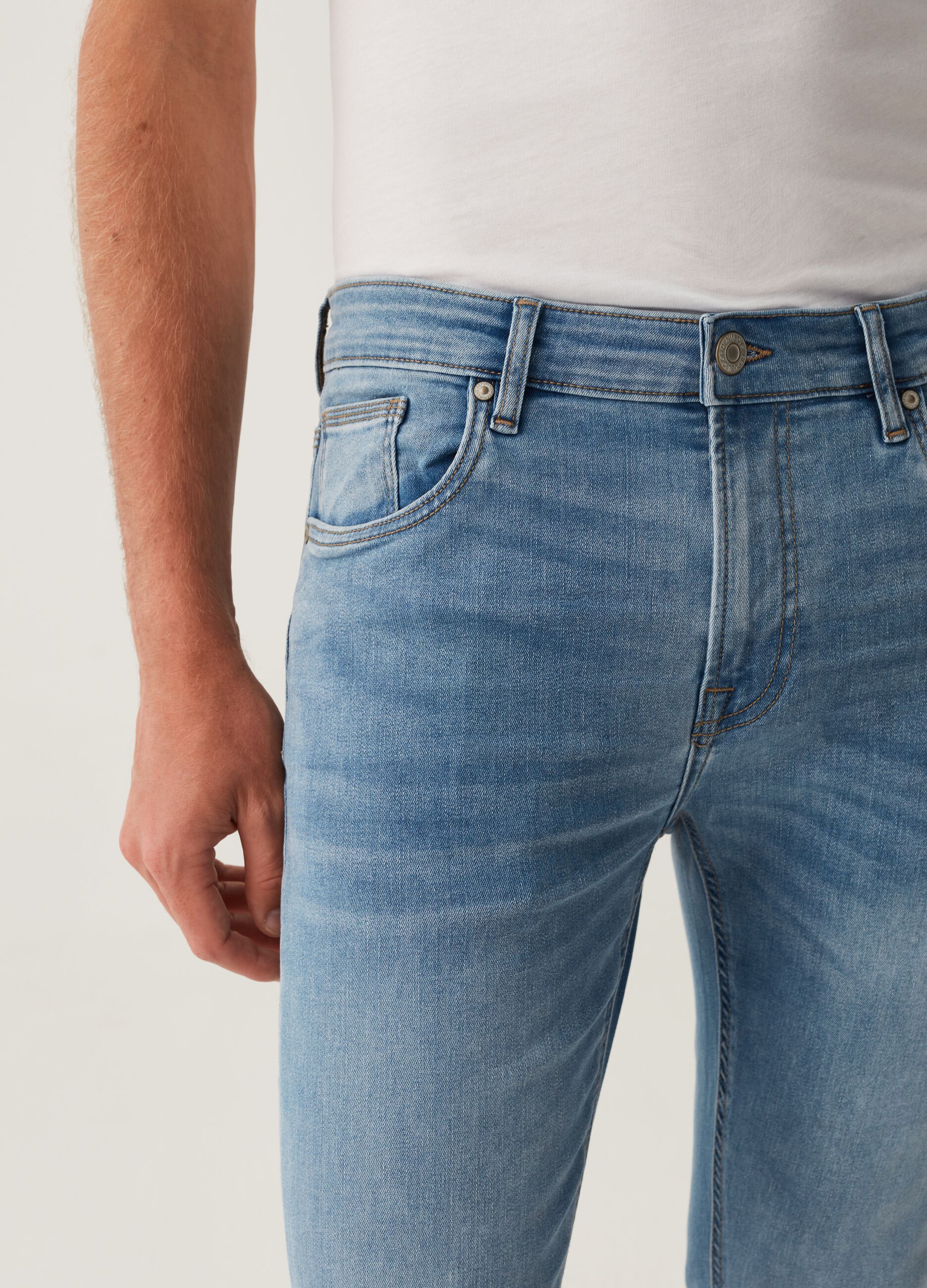 Jeans super skinny fit con scoloriture_3