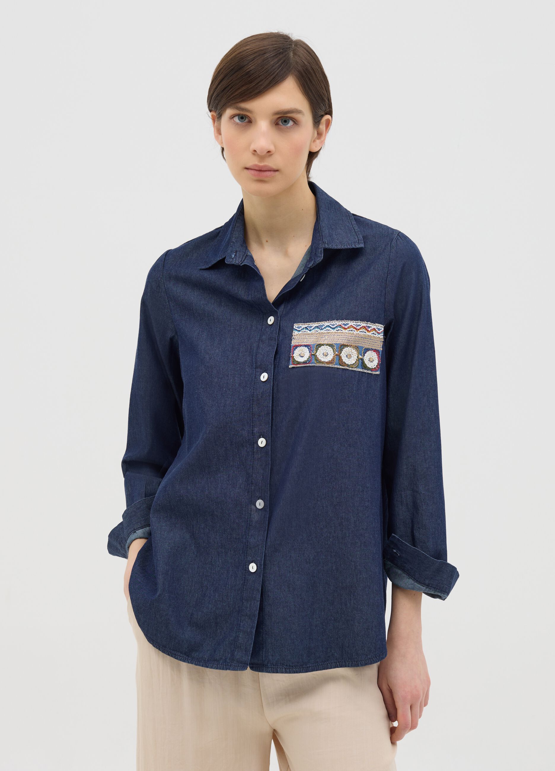 Camicia denim con patch di paillettes 