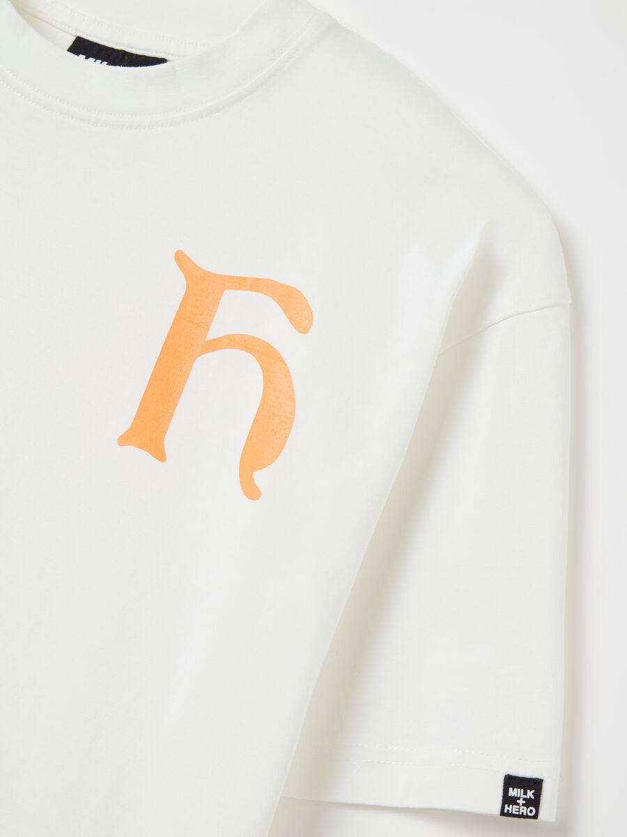 T-shirt with printed lettering_5