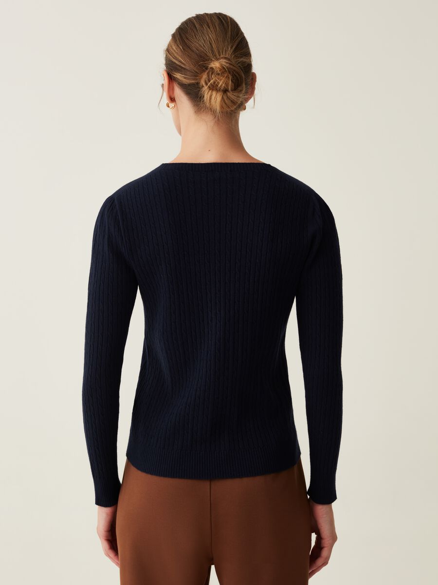 Pullover con lavorazione a trecce_2