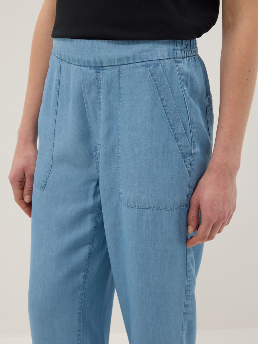 Light blue denim jeans in pure lyocell with elasticated waist, relaxed fit_3