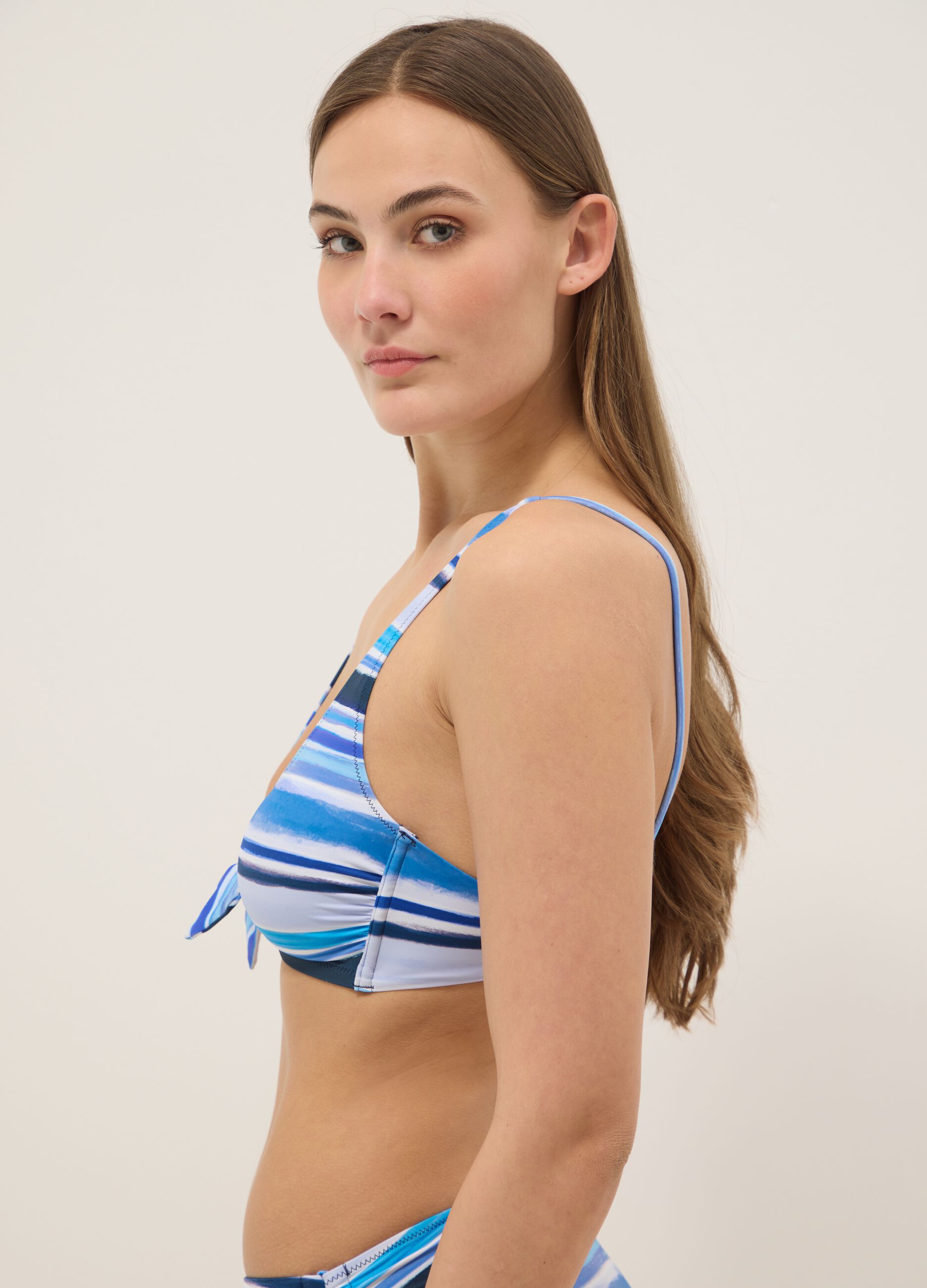 Top bikini triangolo blu in tessuto elasticizzato