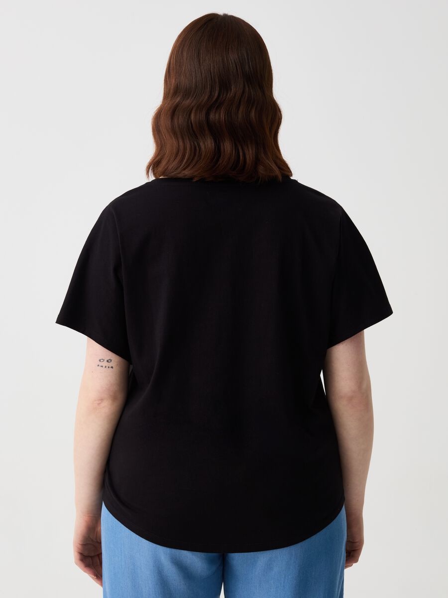 Curvy T-shirt with and embroidered details_2