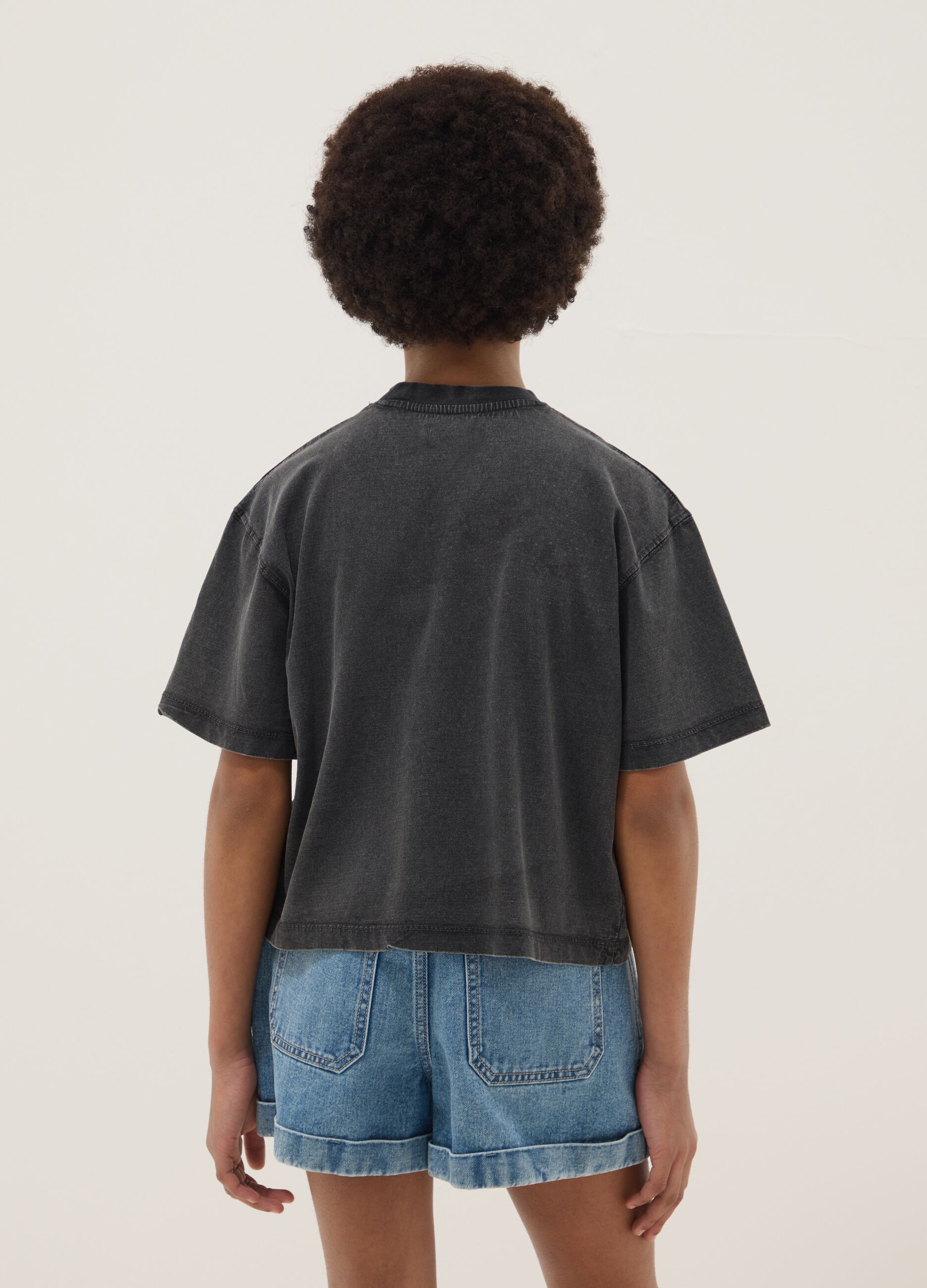 T-shirt in puro cotone grigia da ragazza oversize fit
