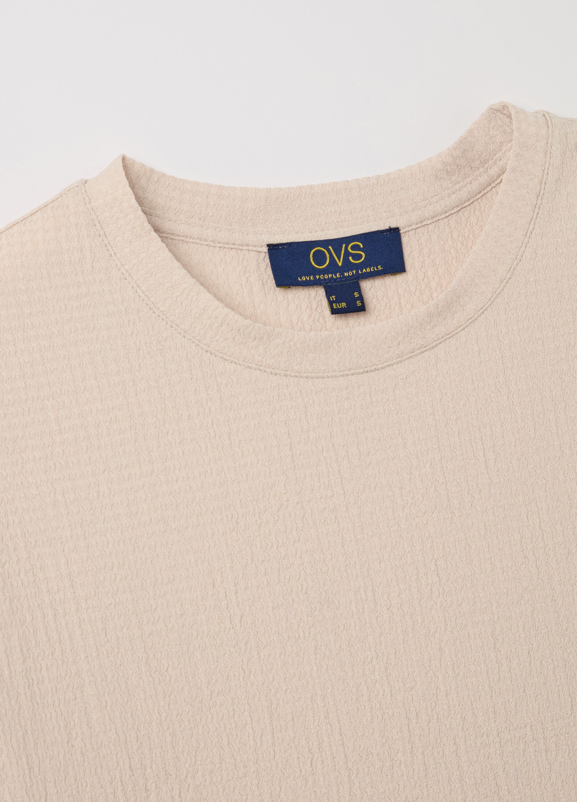 Beige short-sleeved T-shirt with waffle weave
