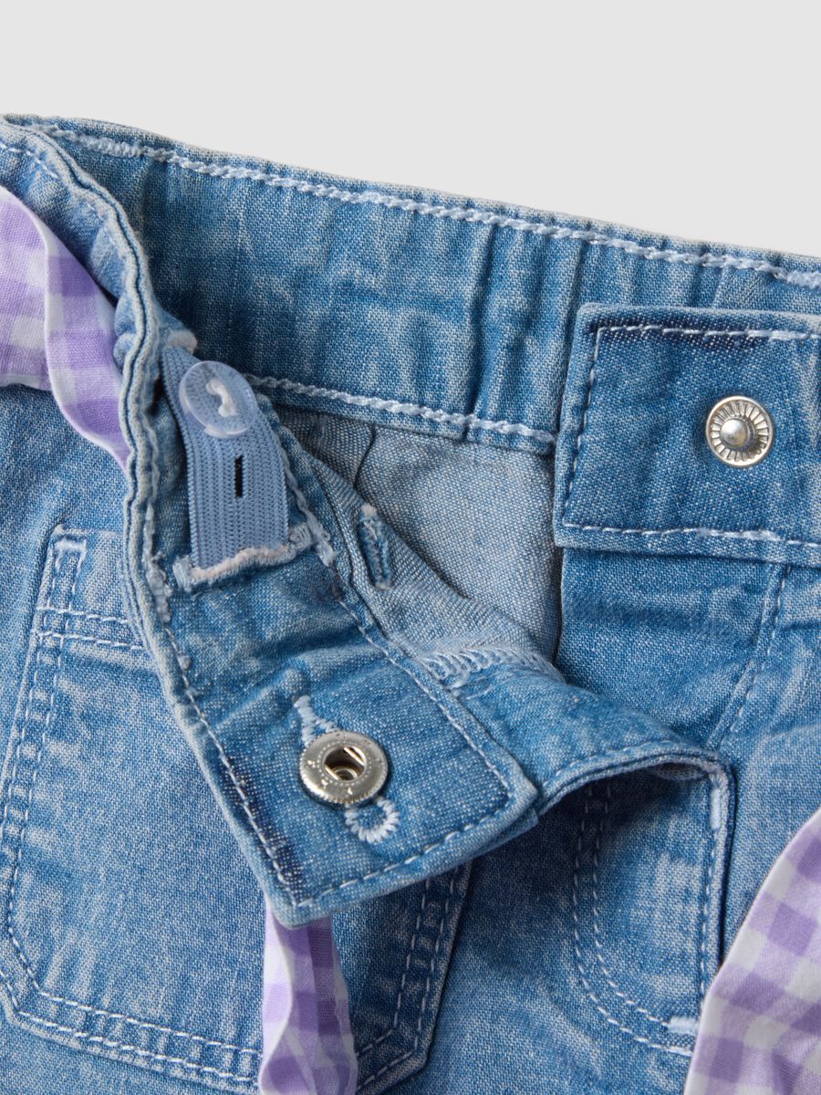 Shorts denim blu in cotone elasticizzato da bimba con cintura vichy_3
