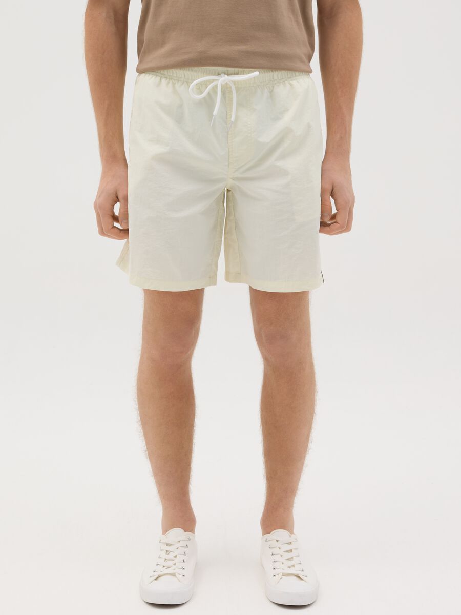 Boxer da uomo in bianco regular fit con elastico e coulisse_1