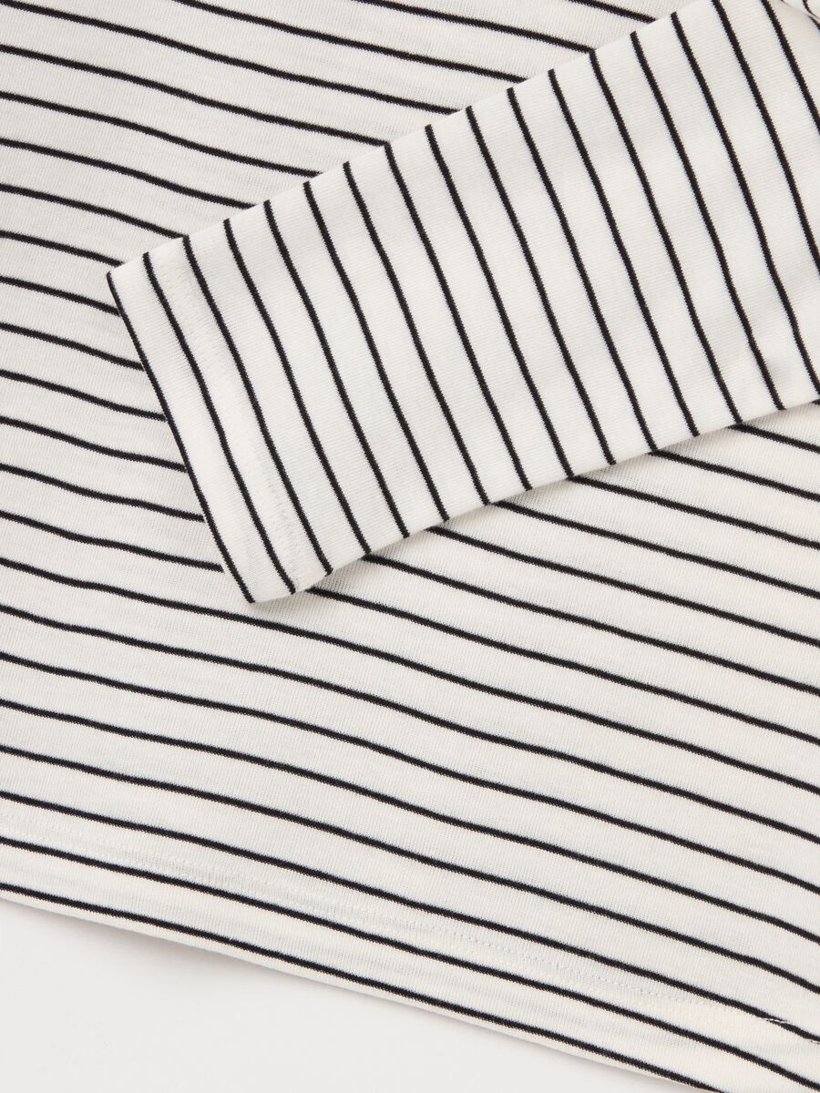Striped T-shirt with boat neck_5