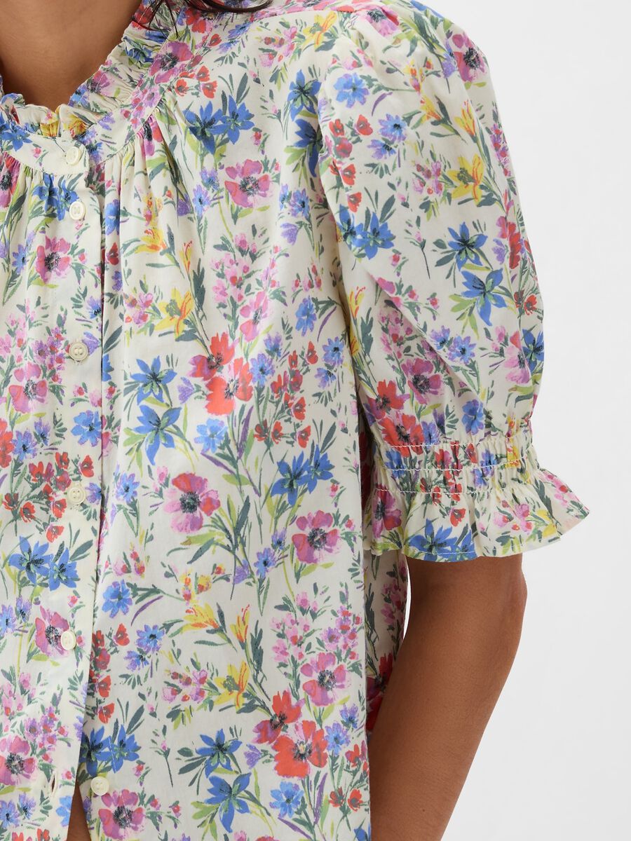 Floral blouse with puffed sleeves_3