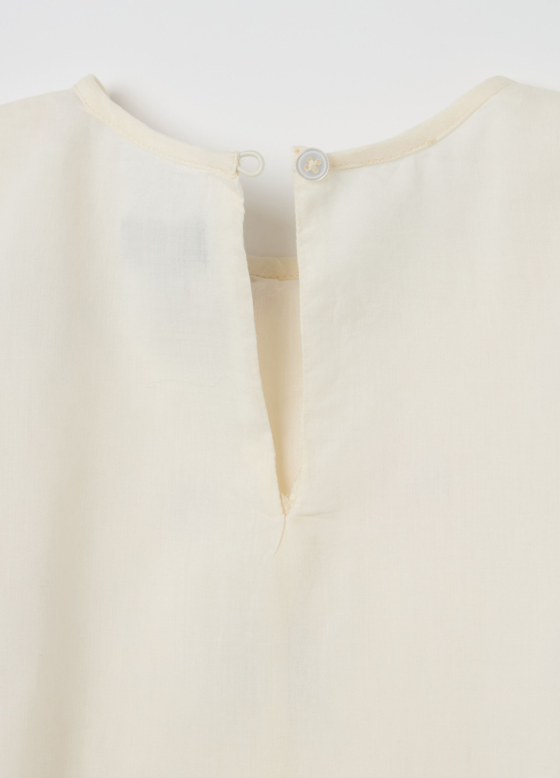 Cotton blouse with small flowers embroidery