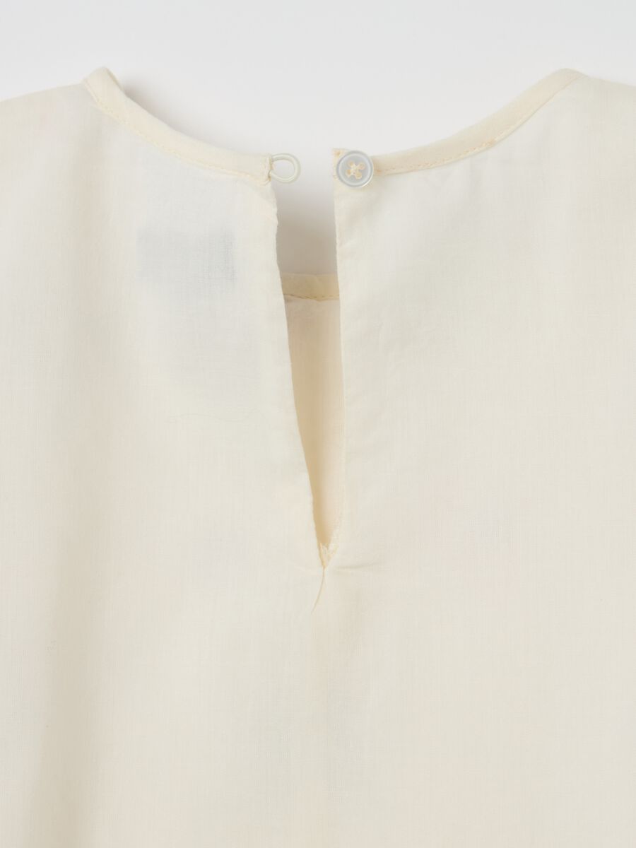 Cotton blouse with small flowers embroidery_3