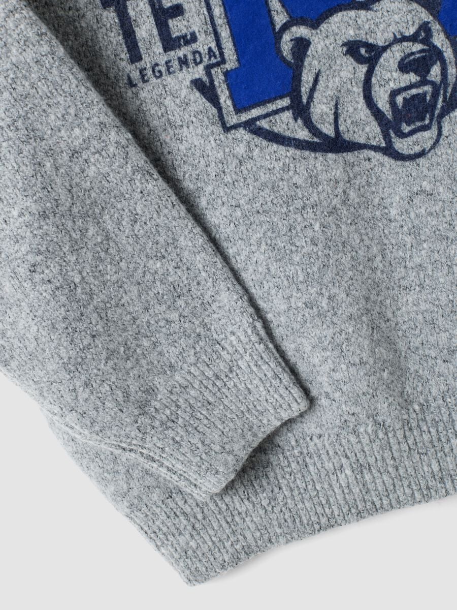 Felpa grigia in tessuto elasticizzato con cappuccio e stampa per bambino_3