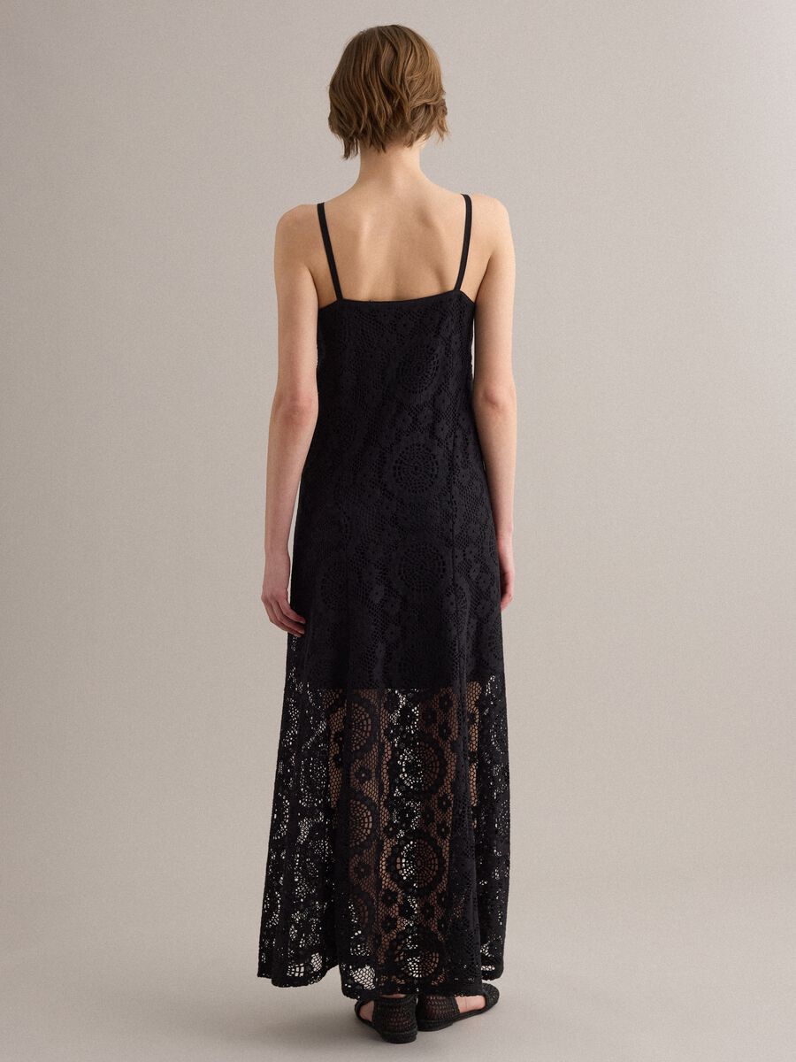 Abito nero lungo in crochet con scollo a V regular fit_2