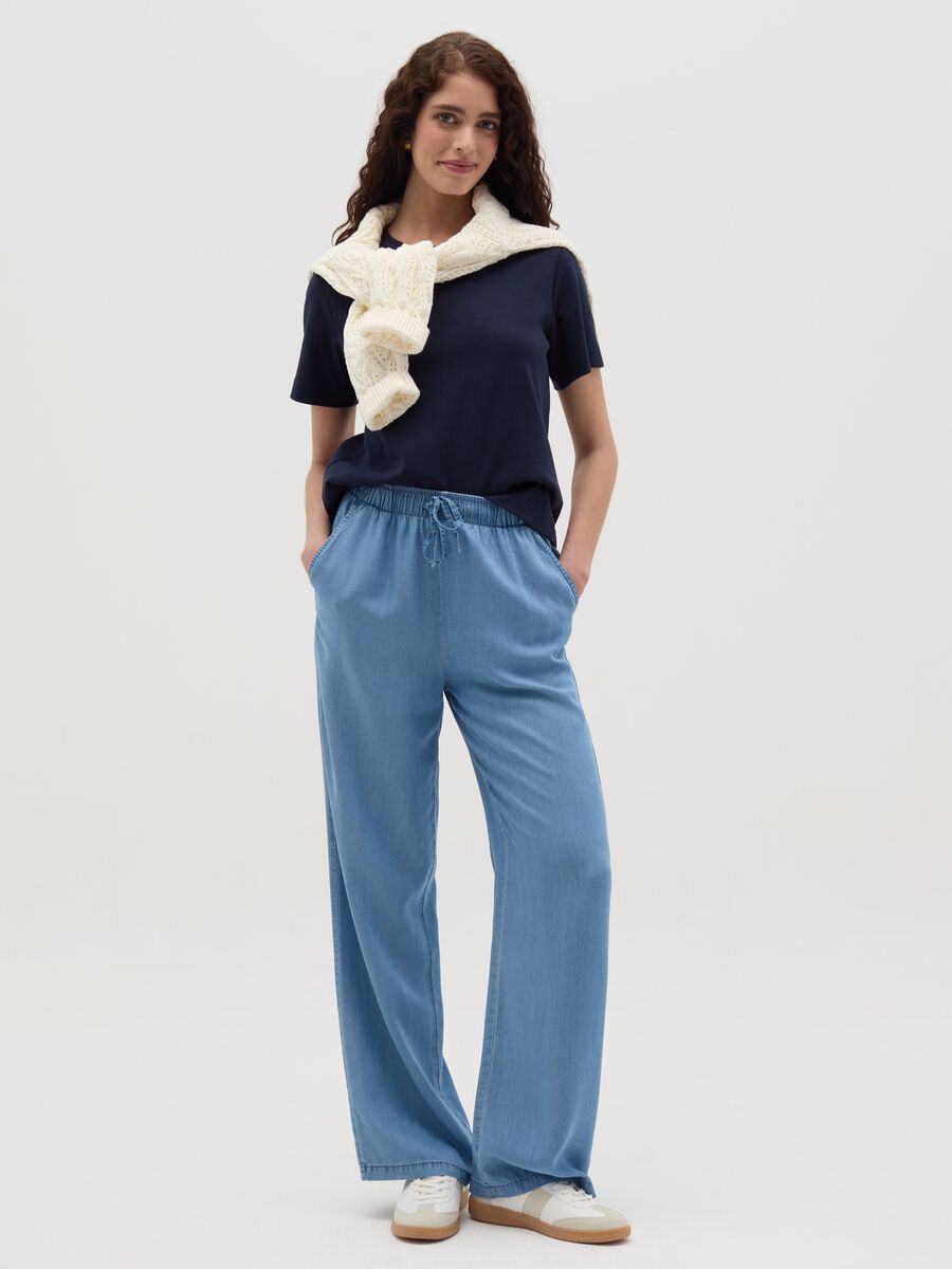 Solid colour T-shirt with round neck_1