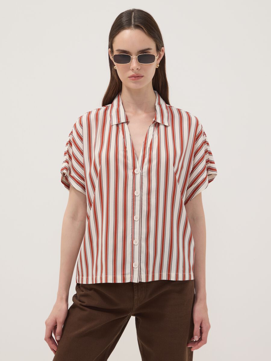 Camicia multicolor a righe in pura viscosa a maniche corte over fit_1