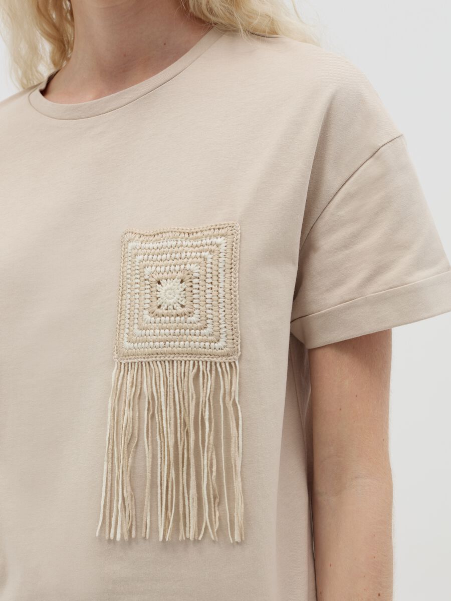 Beige T-shirt with crochet detail_2
