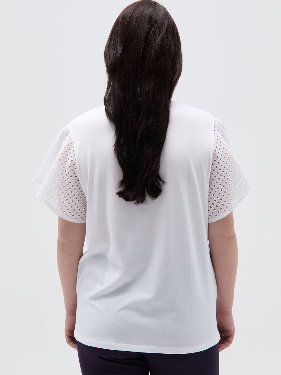Curvy T-shirt and butterfly sleeves in broderie anglaise_2