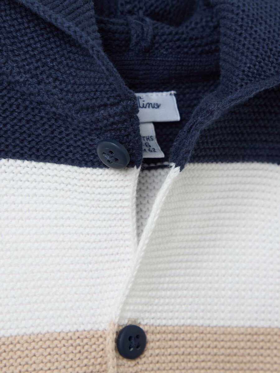 Cotton cardigan with stripes and hood_3