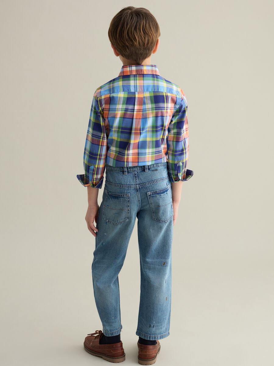 Misdyed-effect jeans with five pockets_3