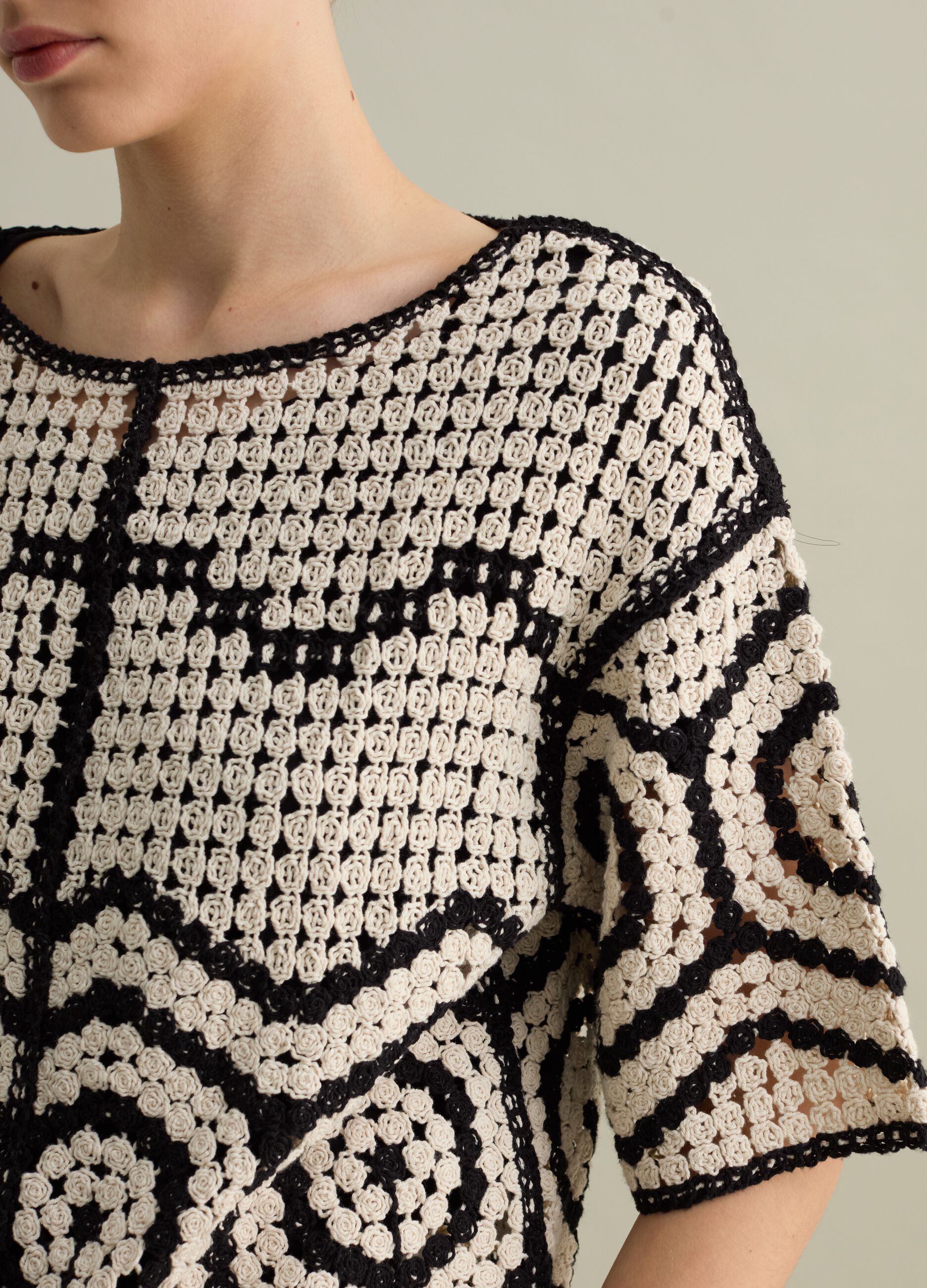 Crochet T-shirt with geometric motif