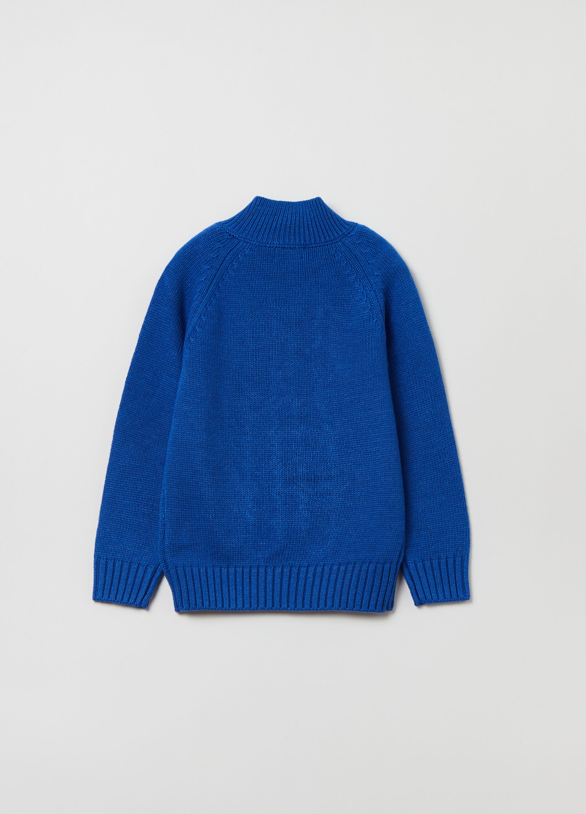 Pullover con lavorazione a trecce_1