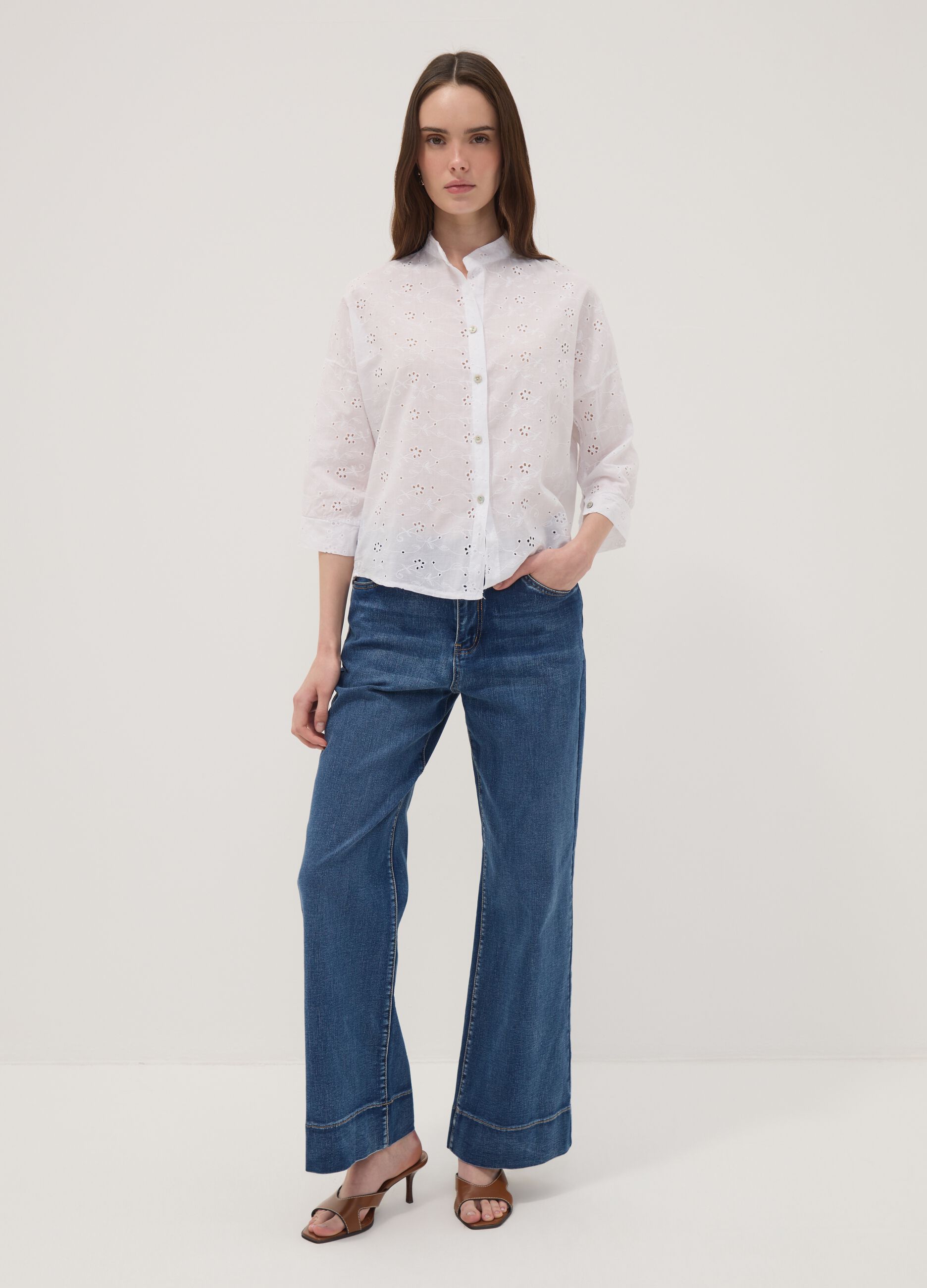 Camicia bianca traforata in puro cotone con collo coreano regular fit