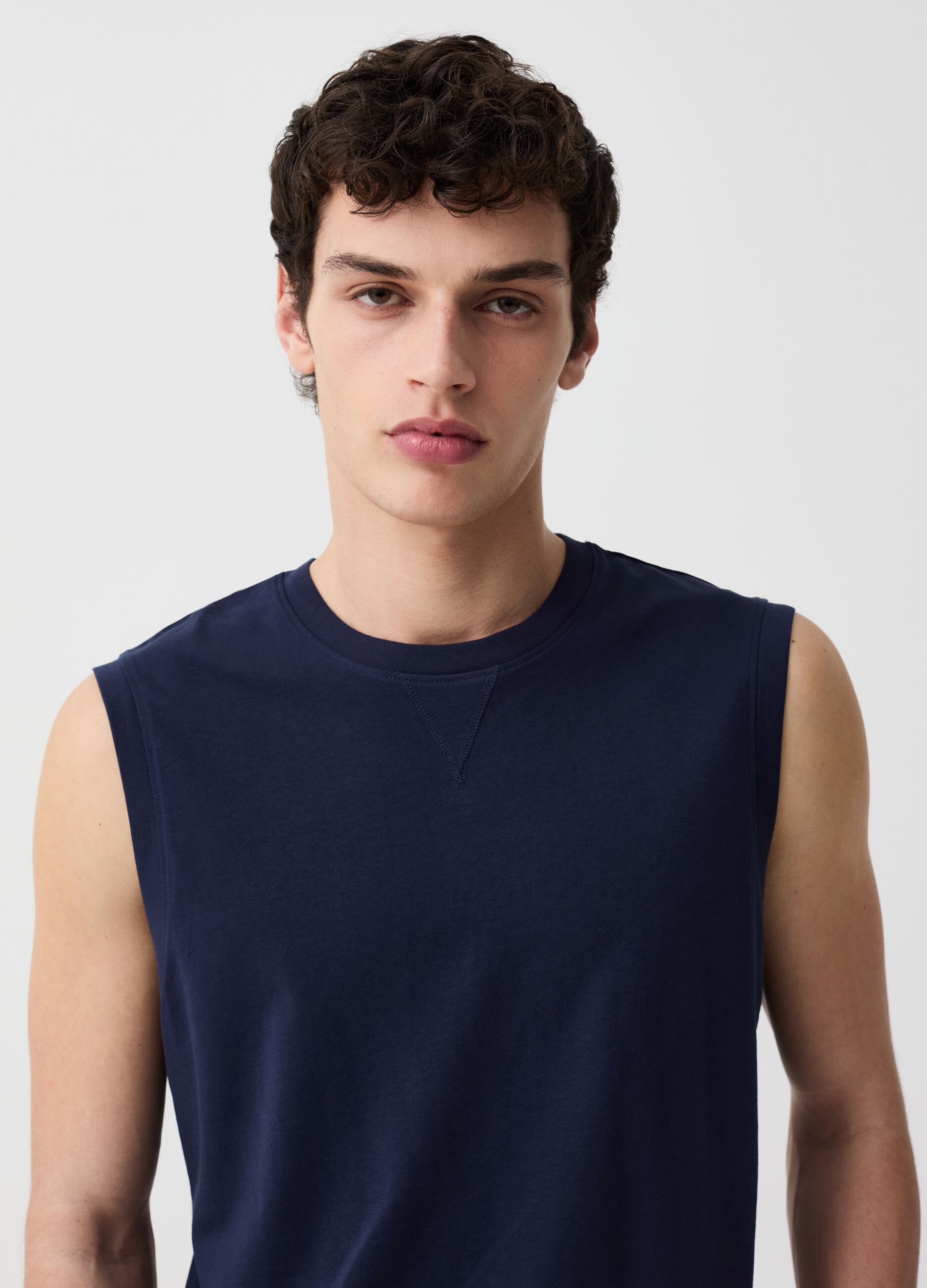 Tank top with round neck with V detail