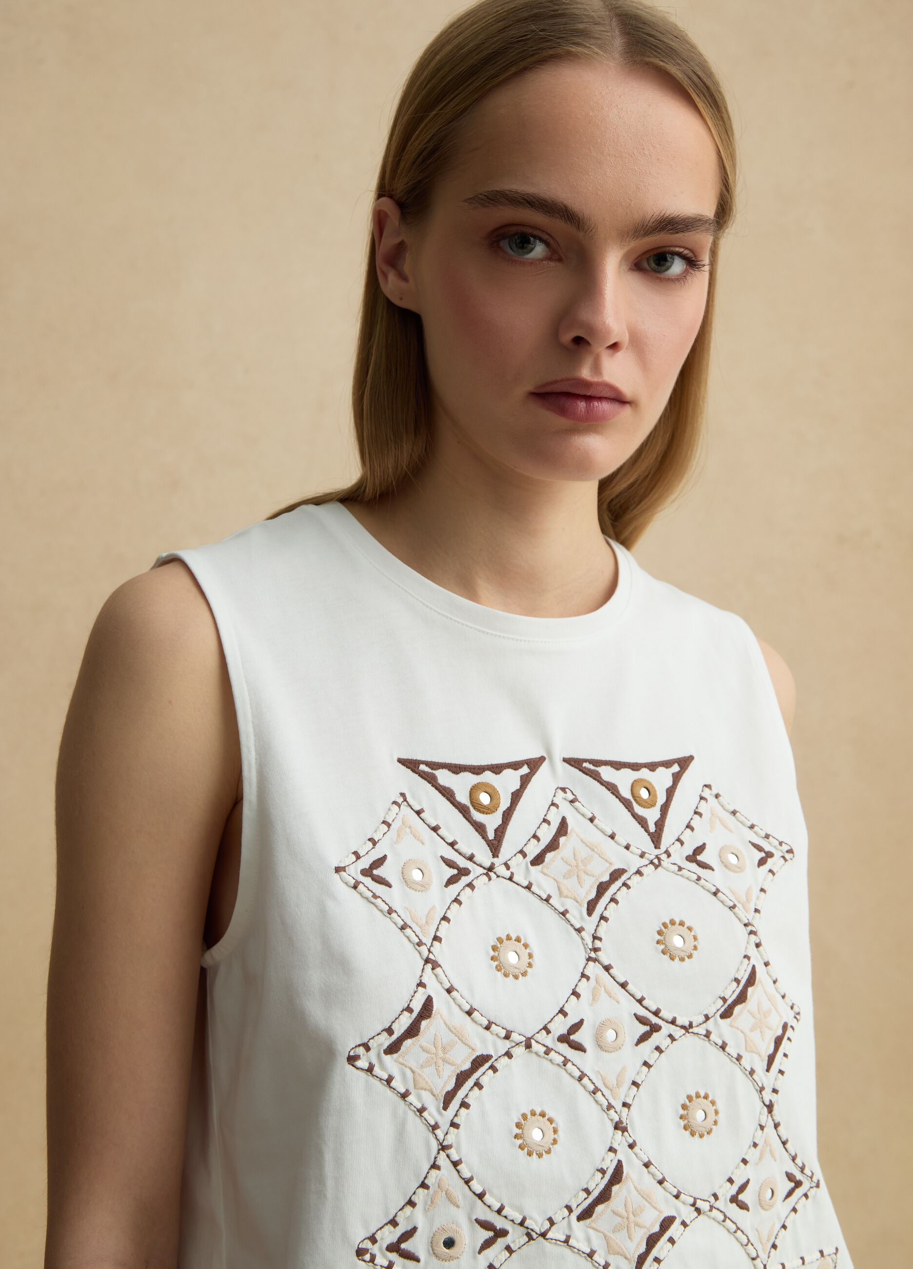 White cotton tank top with regular fit and embroidery