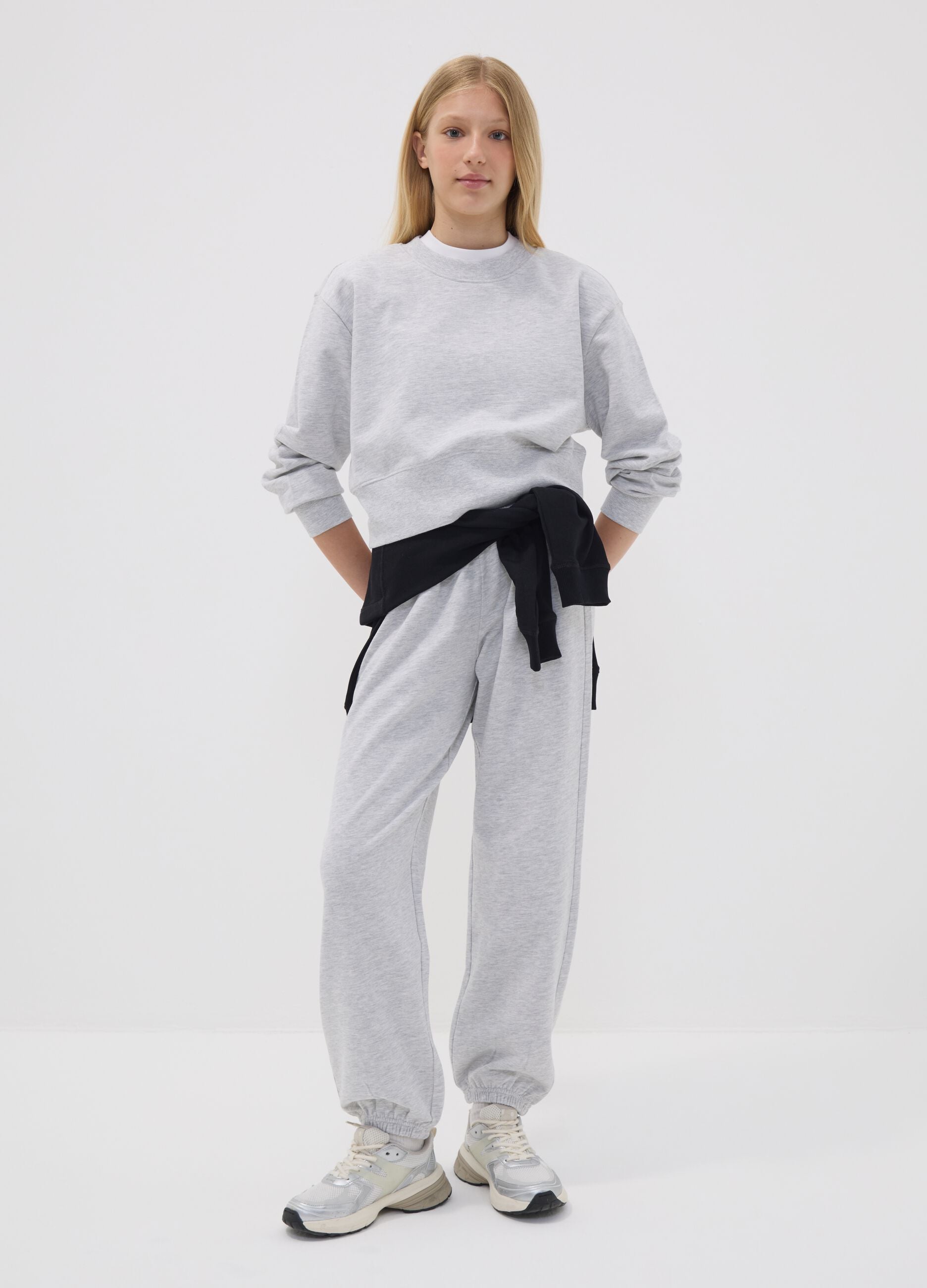Grey jogger trousers in organic cotton and viscose blend for girls