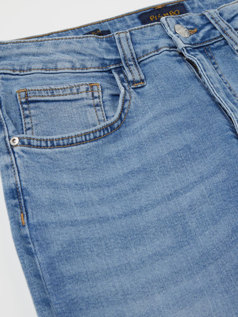 Jeans crop flare fit con orlo a vivo_5