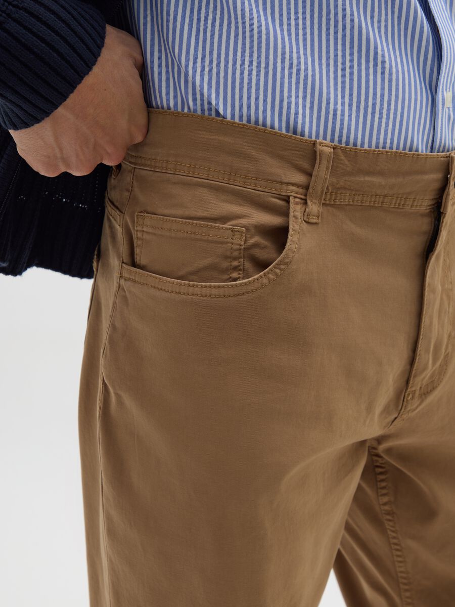 Brown stretch cotton trousers with regular fit_3