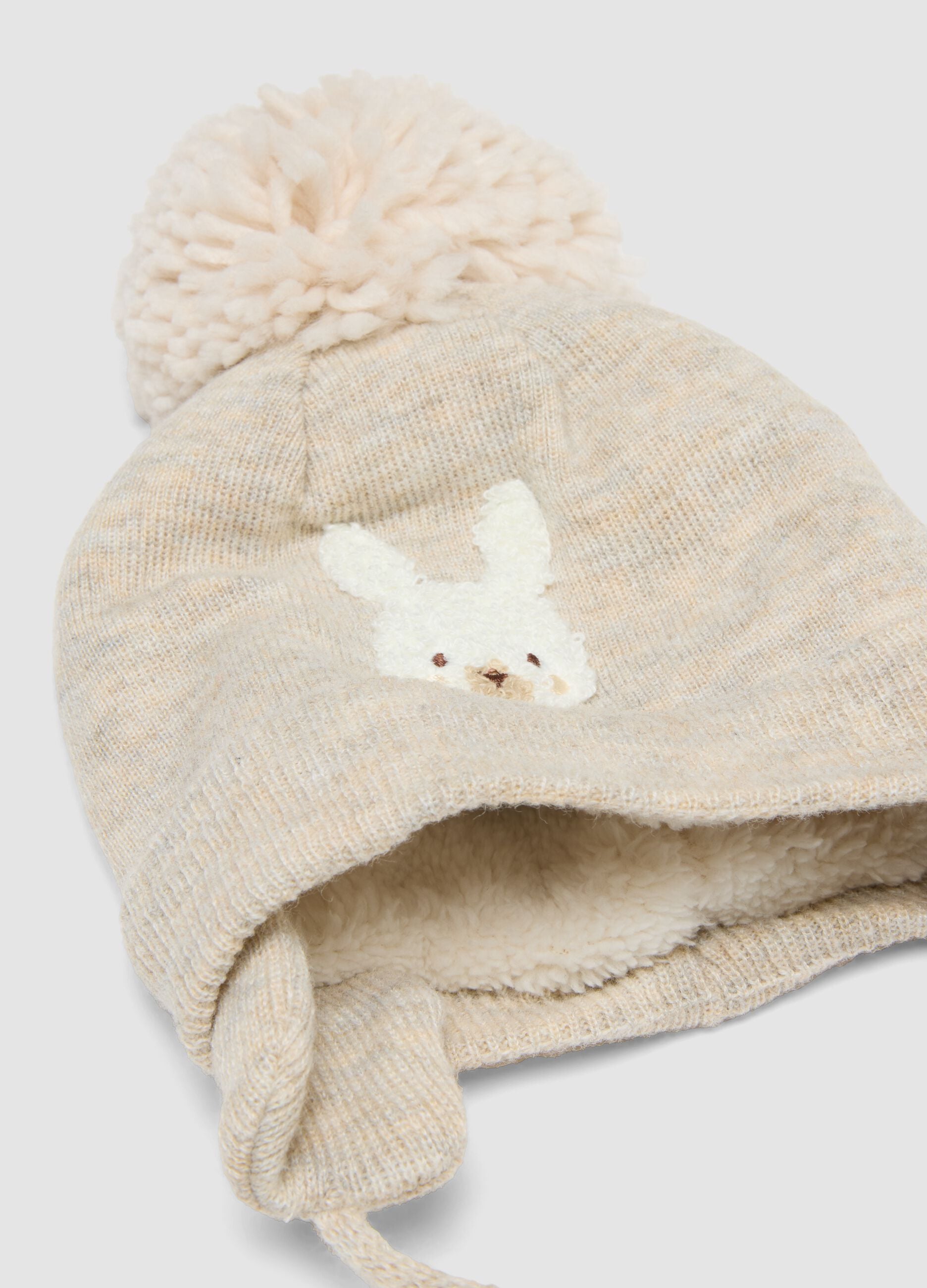 Cappello beige melange in misto lana con pompon