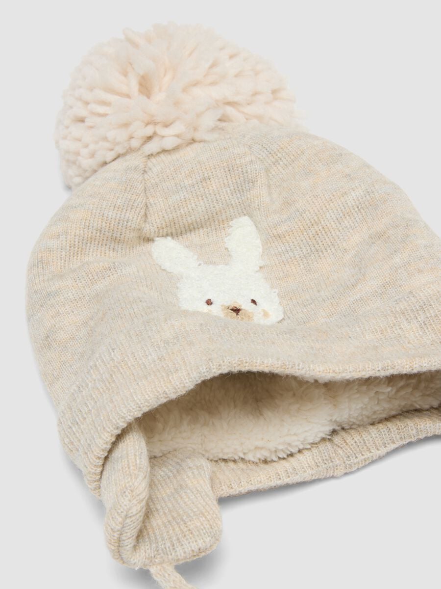 Cappello beige melange in misto lana con pompon_2