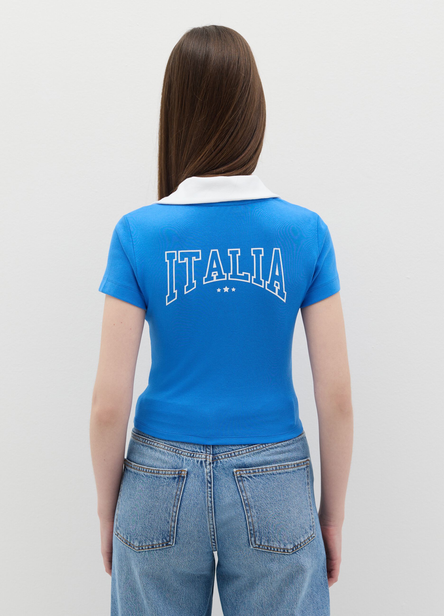 Light blue T-shirt with polo neck and "Italia" print