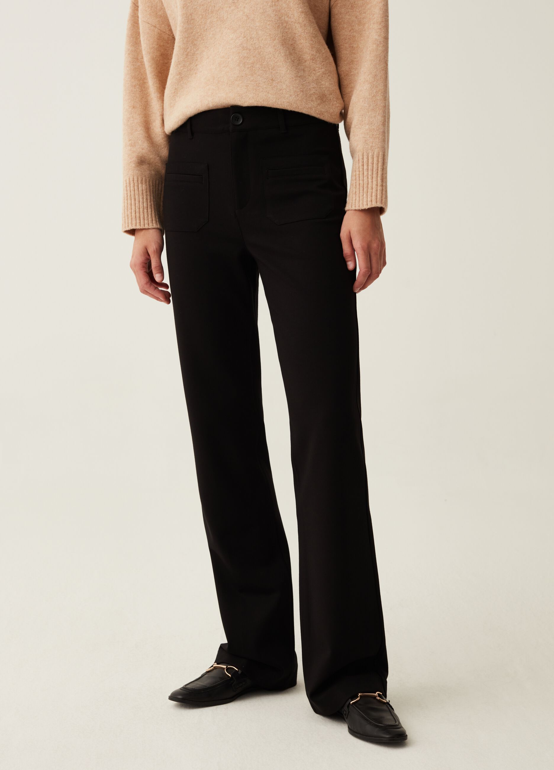 Pantaloni flare fit con tasche_0