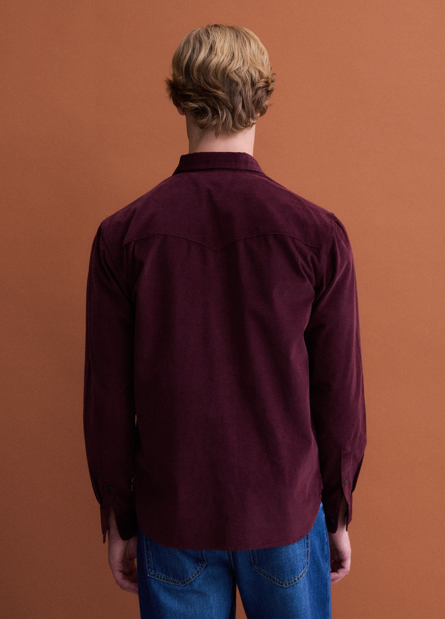 Camicia marrone in puro cotone con due tasche