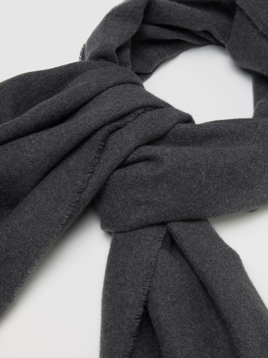 Grey scarf with fringes_1