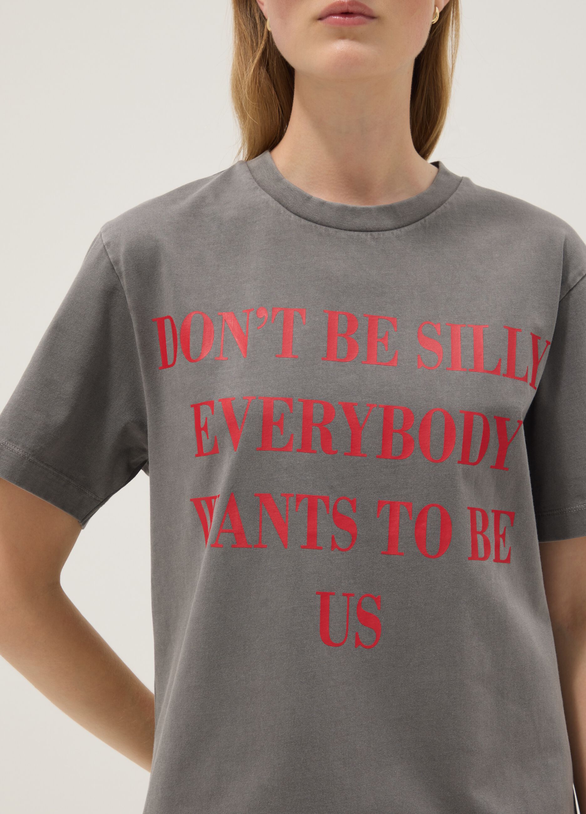 Grey pure cotton T-shirt with &ldquo;The Devil Wears Prada&rdquo; print, oversized fit