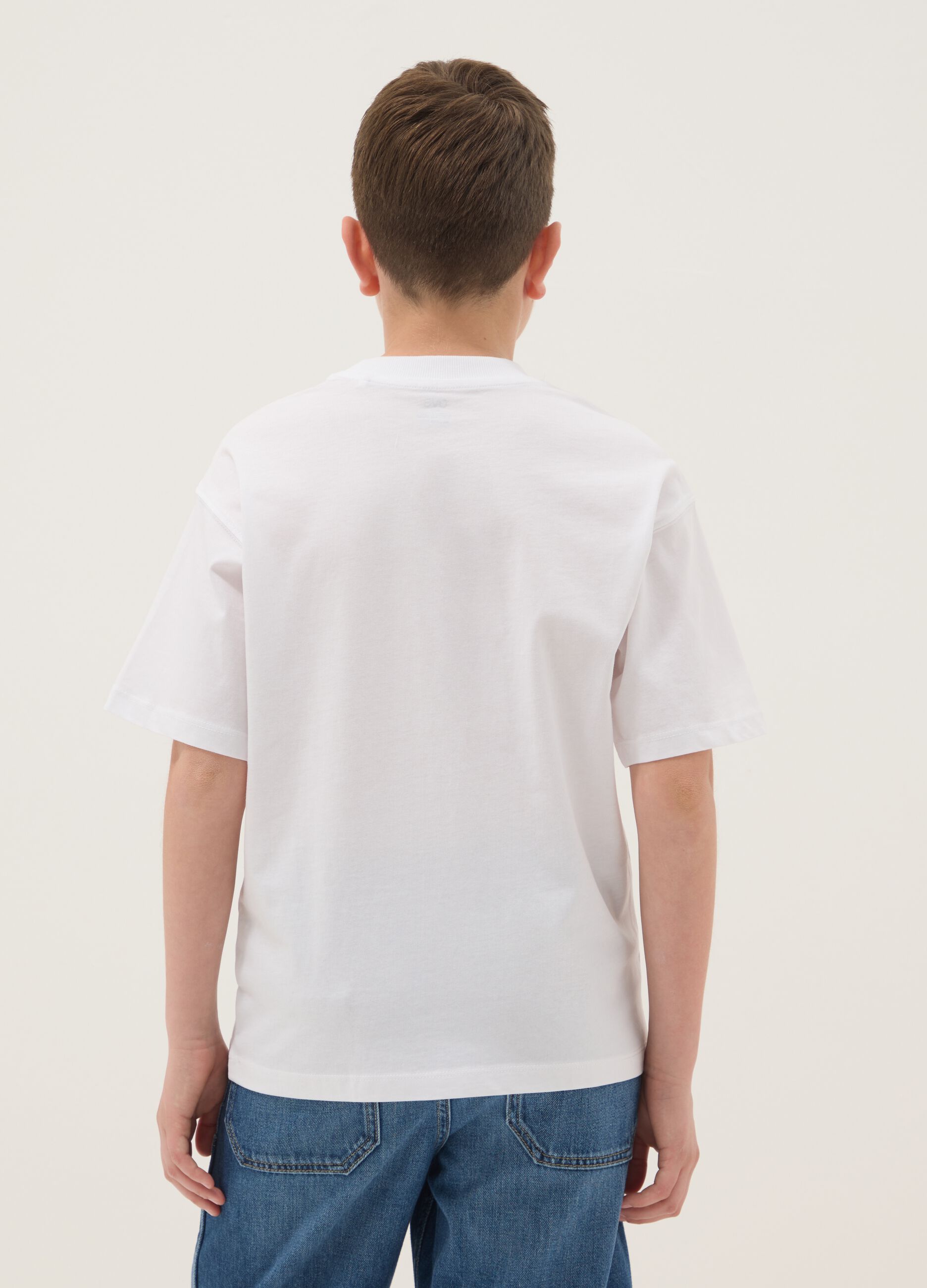 White pure cotton boys&rsquo; T-shirt with oversized fit and print