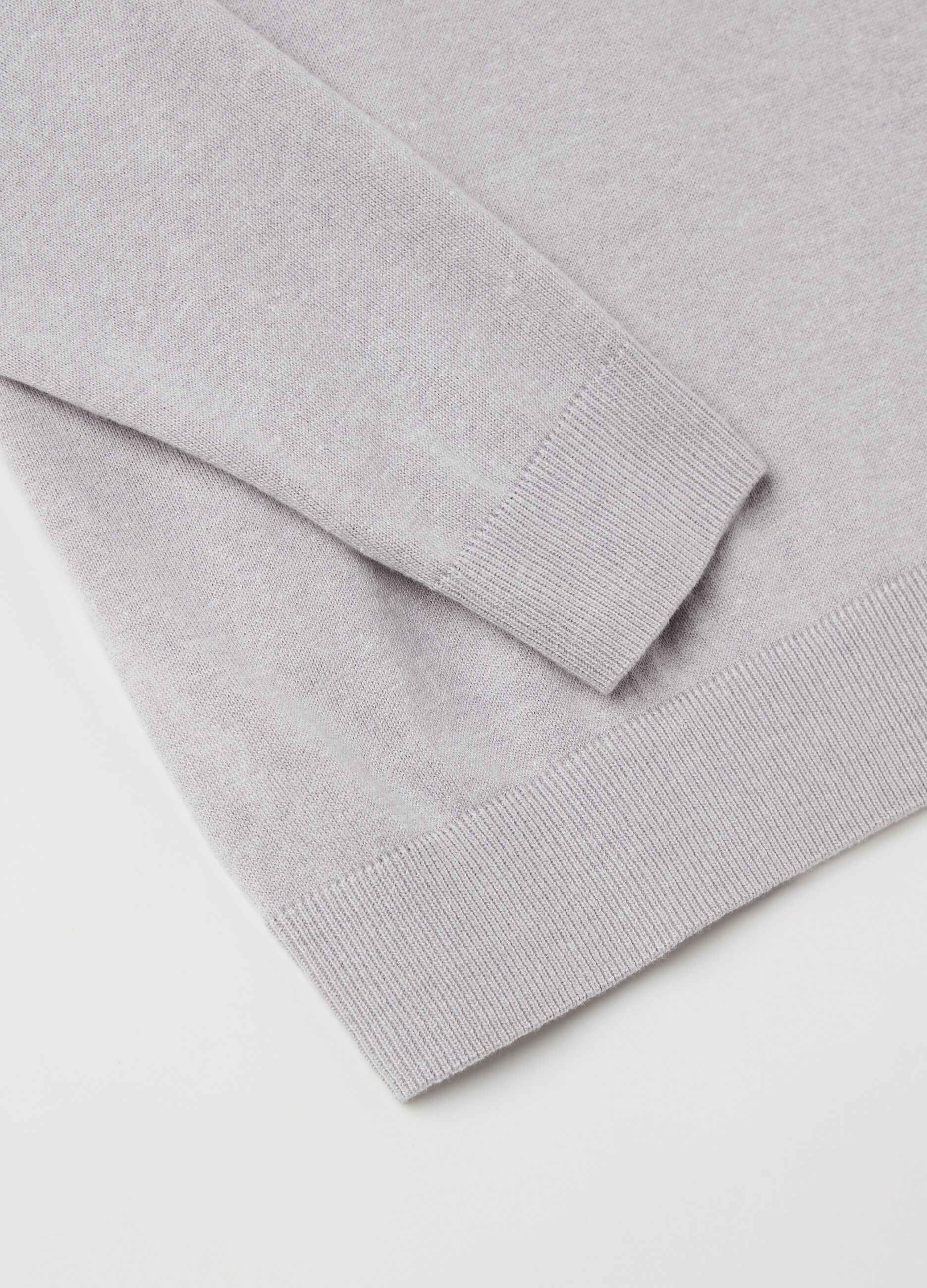Round neck pullover