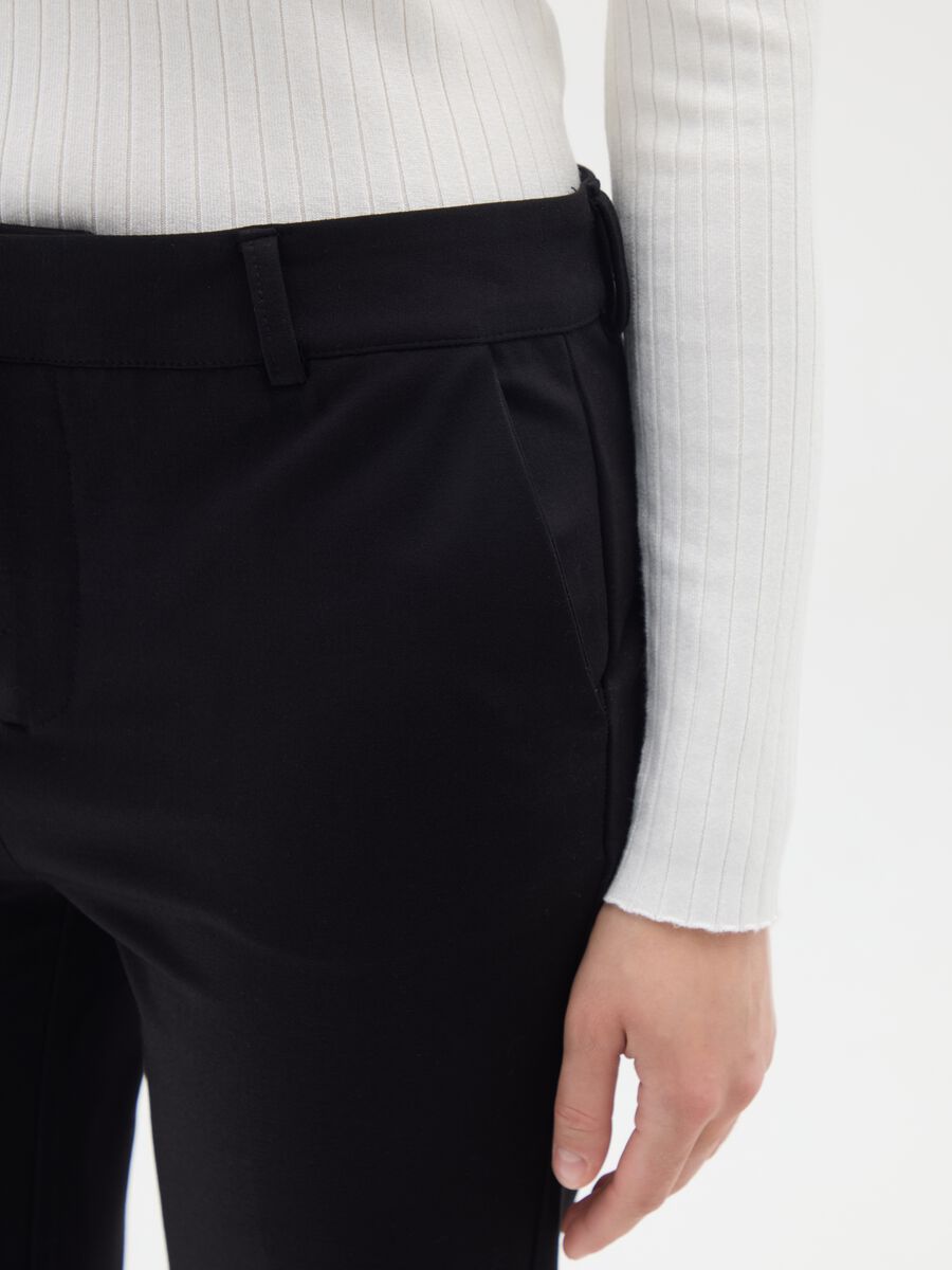 Black slim trousers in stretch fabric_3
