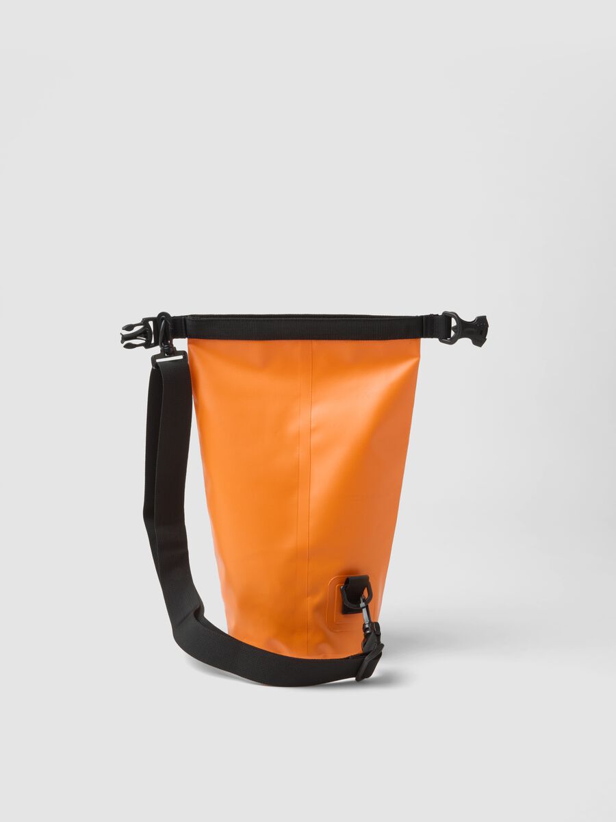 Borsa impermeabile arancione con tracolla regolabile_1
